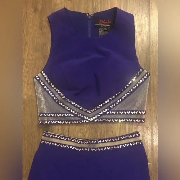 Juniorβs Two Piece Formal Dress Size 1 - Picture 3 of 12